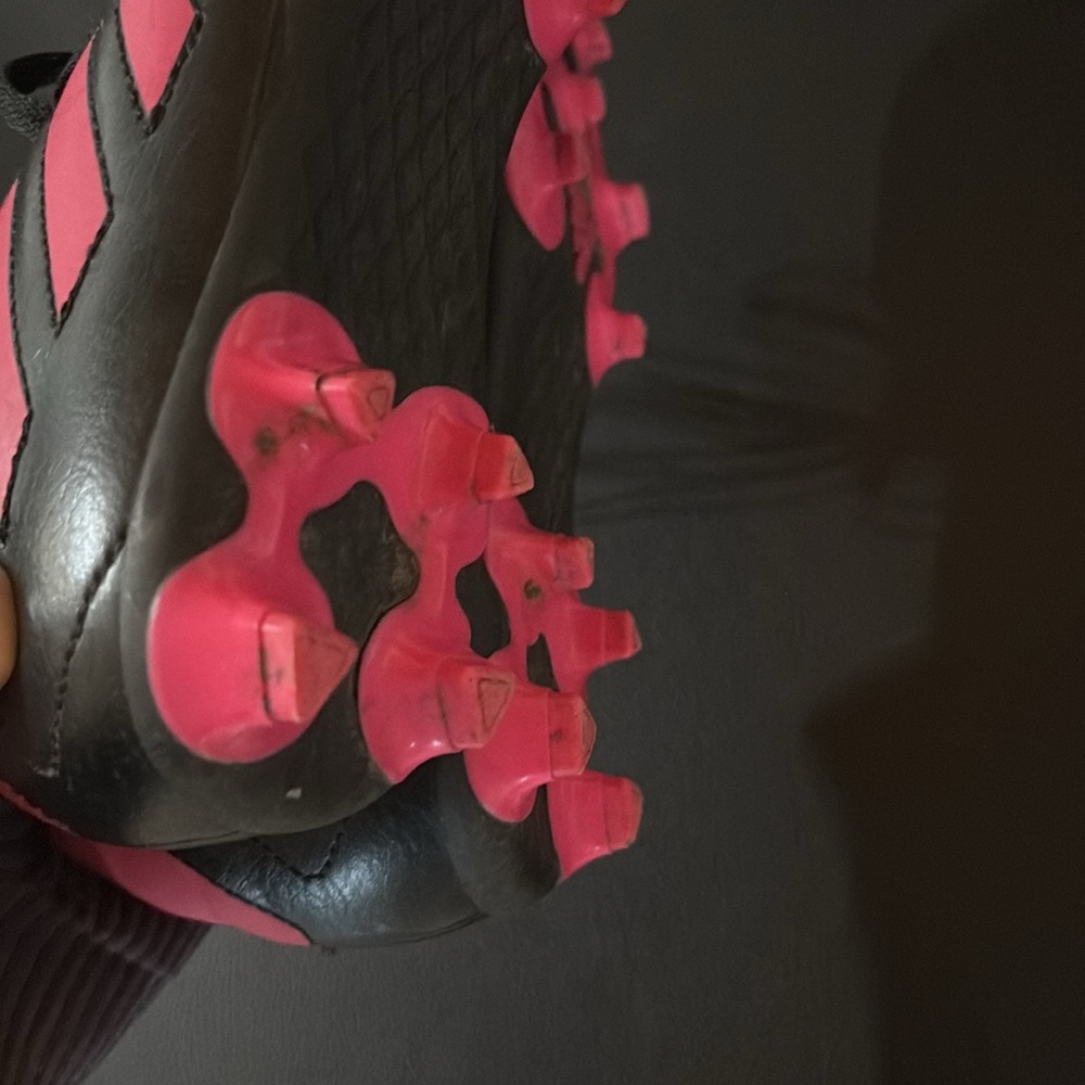 Girls 2.5 Adidas Black and Pink Soccer Cleats - Picture 5 of 6